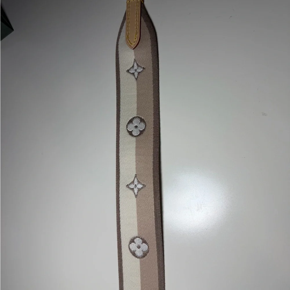 Louis Vuitton Bandoulière Beige Strap - Picture 6 of 13